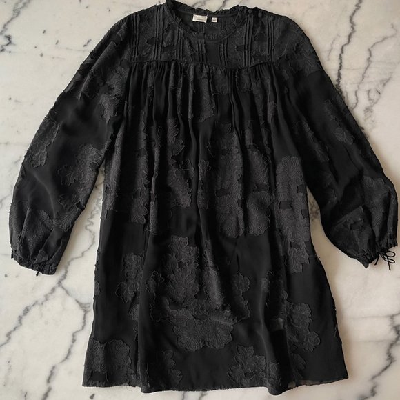 Aritzia Wilfred Long Sleeve Dress with Floral Applique Fabric and Slip - Picture 4 of 14